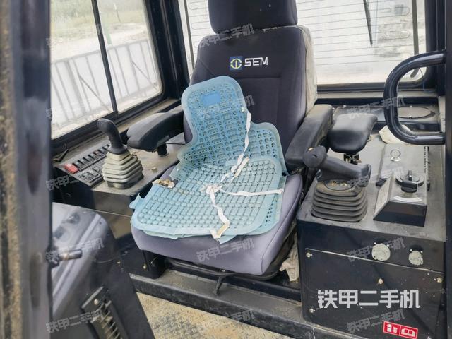 驾驶室操作台(设备外观及核心部件) 驾驶室操作台(设备外观及核心部件)
