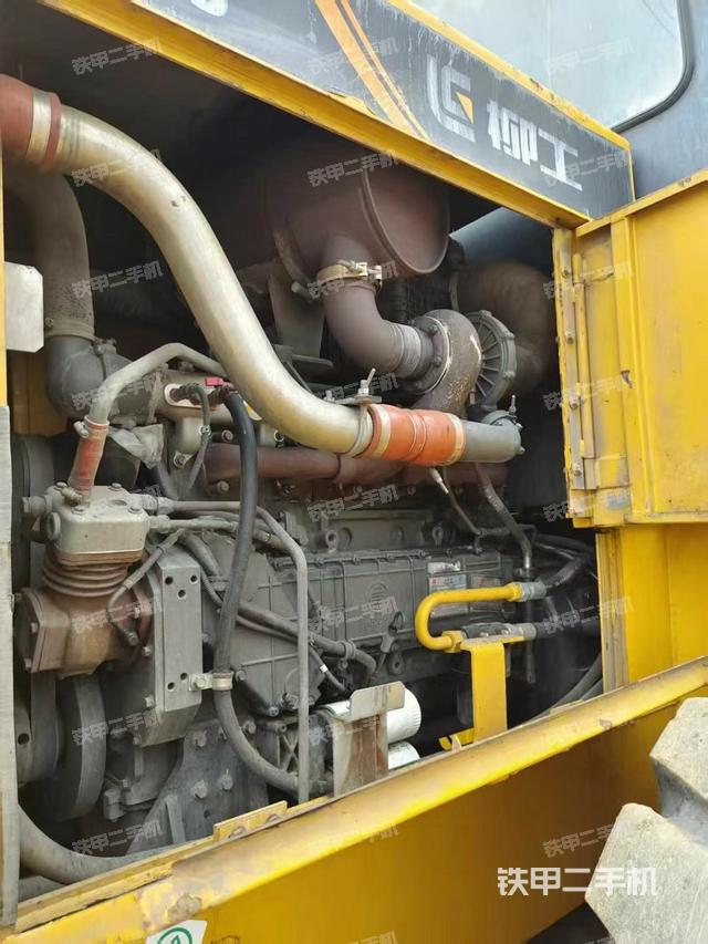 發(fā)動機右側(cè)（整機外觀及大件）