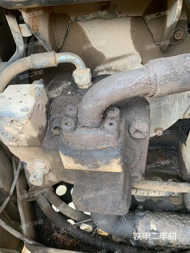液壓泵艙室正面整體(整機(jī)外觀) 液壓泵艙室正面整體(整機(jī)外觀)