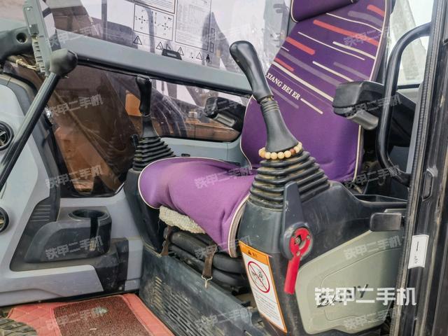 駕駛室整體(整機外觀) 駕駛室整體(整機外觀)