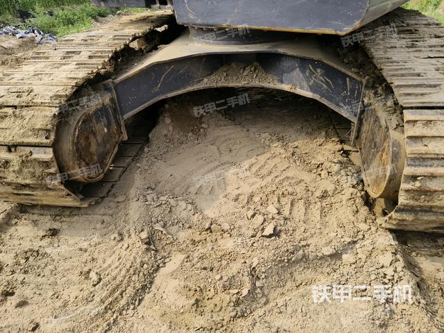 铲斗右后整体(工作和回转装置) 铲斗右后整体(工作和回转装置)