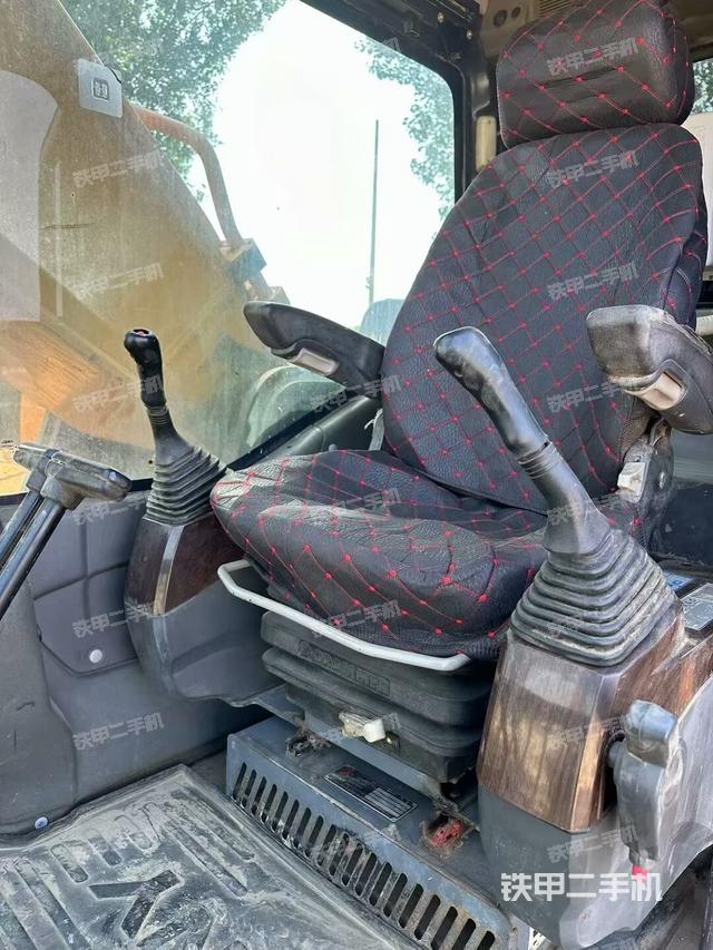 駕駛室整體(整機外觀) 駕駛室整體(整機外觀)