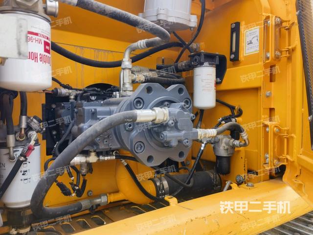 液壓泵艙室正面整體(整機(jī)外觀) 液壓泵艙室正面整體(整機(jī)外觀)