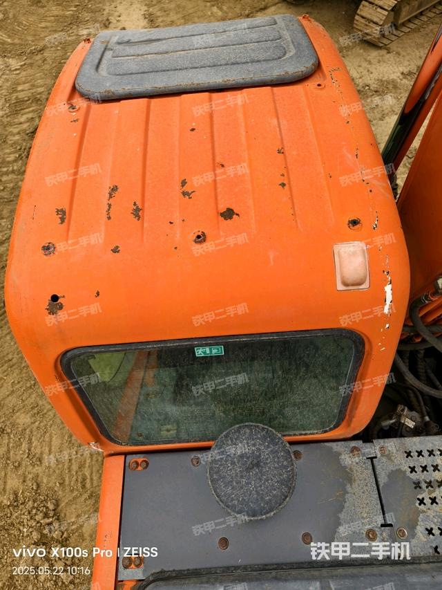 驾驶室顶部(整机外观) 驾驶室顶部(整机外观)