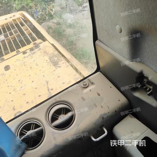 后窗玻璃角标(驾驶室部分) 后窗玻璃角标(驾驶室部分)