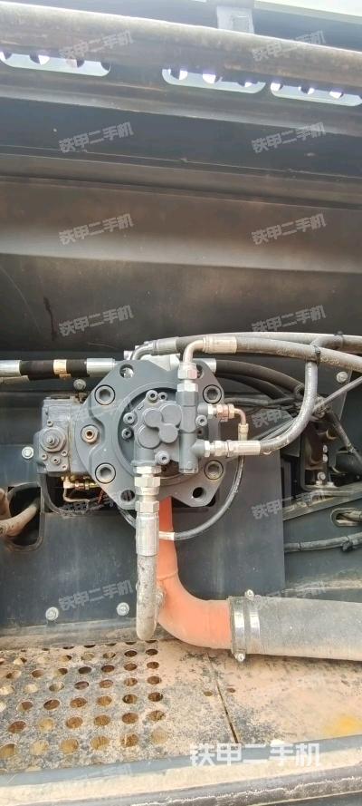 液压泵舱室正面整体(整机外观) 液压泵舱室正面整体(整机外观)