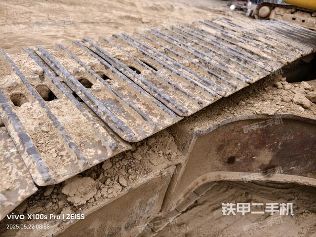 单侧履带整体(整机外观) 单侧履带整体(整机外观)