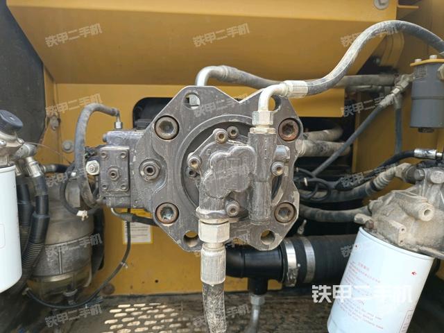 液壓泵艙室正面整體(整機(jī)外觀) 液壓泵艙室正面整體(整機(jī)外觀)