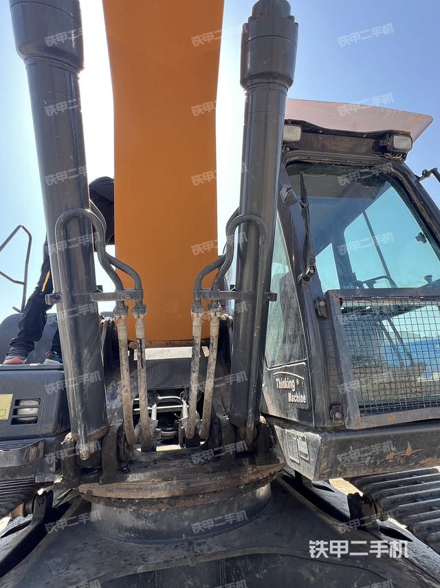 駕駛室整體（整機外觀）