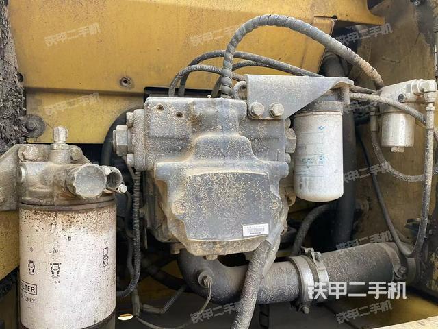 液壓泵艙室正面整體(整機(jī)外觀) 液壓泵艙室正面整體(整機(jī)外觀)