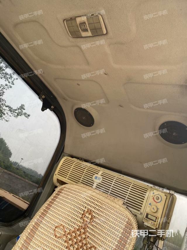 驾驶室顶部(整机外观) 驾驶室顶部(整机外观)