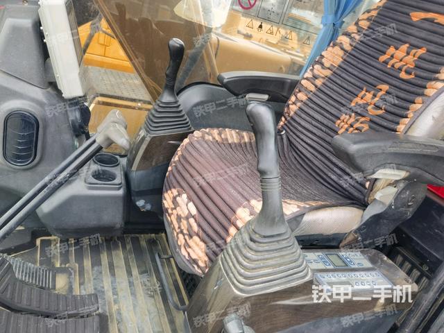 駕駛室整體(整機外觀) 駕駛室整體(整機外觀)