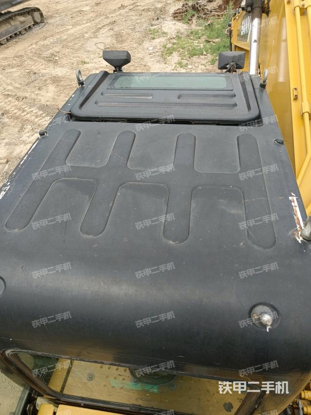 駕駛室頂部(整機(jī)外觀) 駕駛室頂部(整機(jī)外觀)