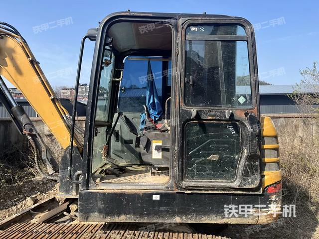 驾驶室整体(整机外观) 驾驶室整体(整机外观)