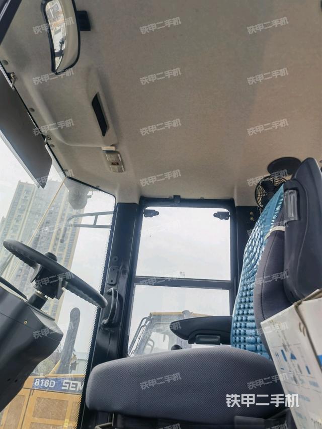 駕駛室操作臺(設(shè)備外觀及核心部件) 駕駛室操作臺(設(shè)備外觀及核心部件)