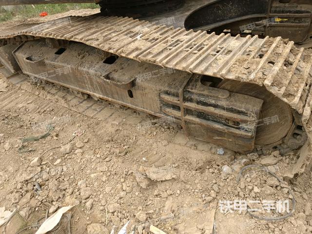 單側(cè)履帶整體(整機(jī)外觀) 單側(cè)履帶整體(整機(jī)外觀)