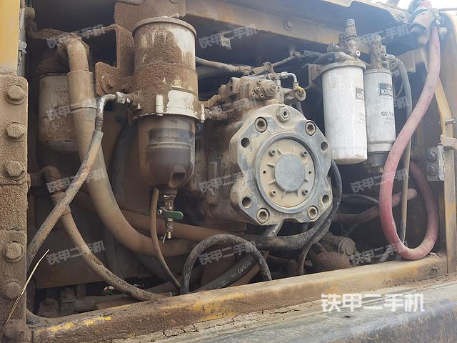 液压泵舱室正面整体（整机外观）