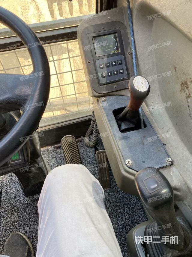 駕駛室整體（整機(jī)外觀）