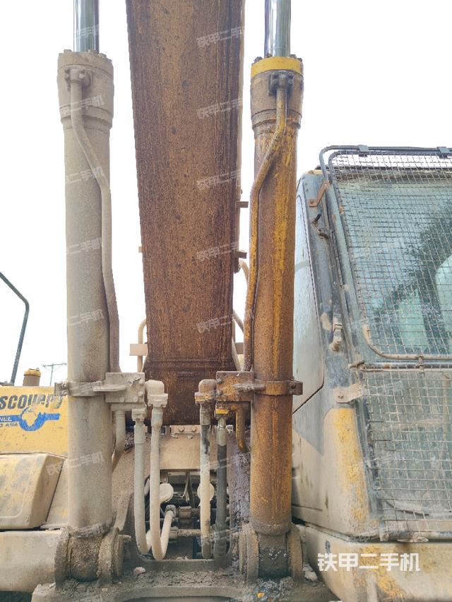 大臂油缸整體?豎拍（工作和回轉(zhuǎn)裝置）