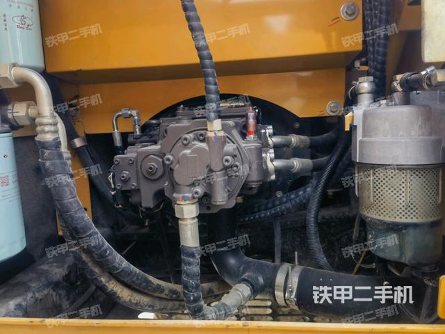 液壓泵艙室正面整體(整機外觀) 液壓泵艙室正面整體(整機外觀)