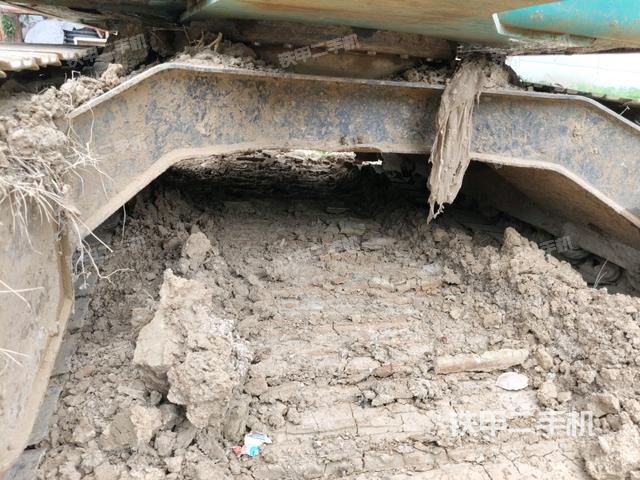 轉盤和下車架正前(工作和回轉裝置) 轉盤和下車架正前(工作和回轉裝置)