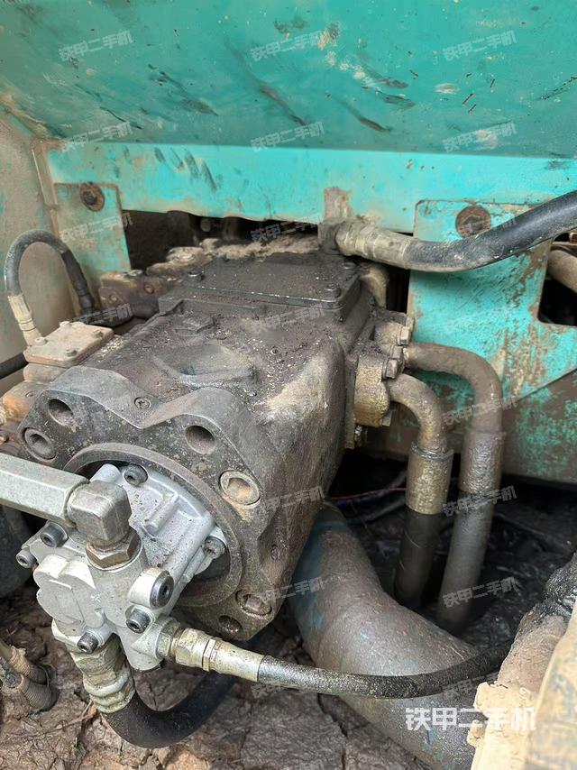 液壓泵艙室正面整體(整機(jī)外觀) 液壓泵艙室正面整體(整機(jī)外觀)