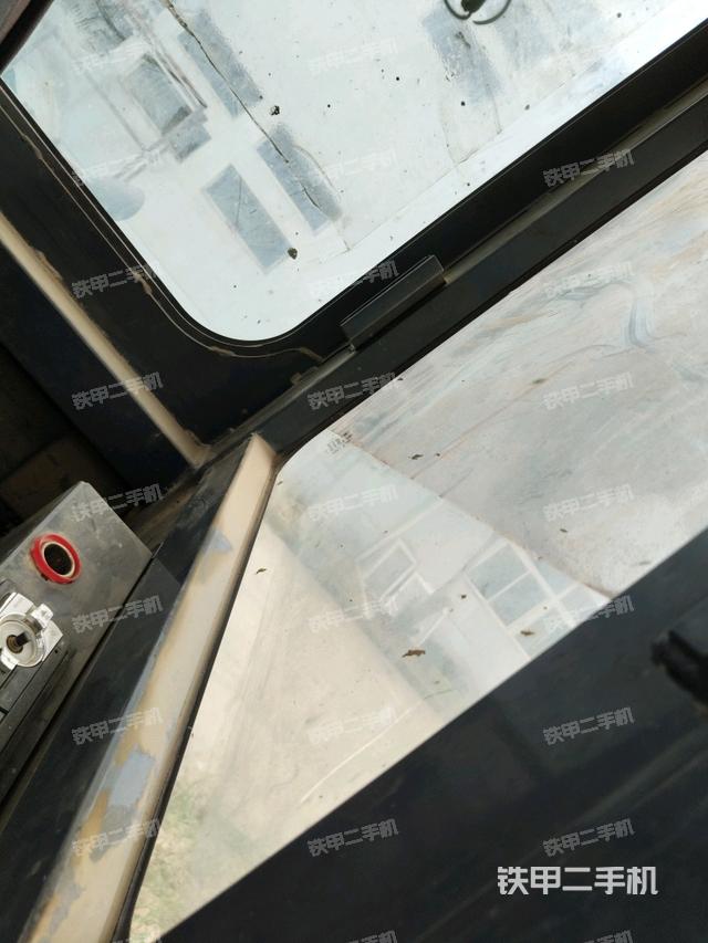 后窗玻璃角標(駕駛室部分) 后窗玻璃角標(駕駛室部分)