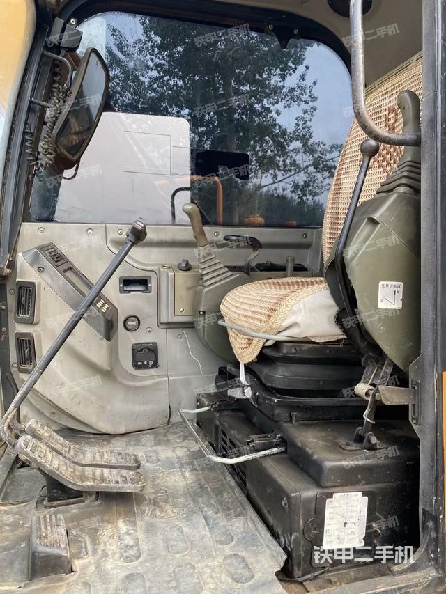 驾驶室整体(整机外观) 驾驶室整体(整机外观)