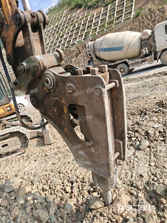 大臂整体 右侧(工作和回转装置) 大臂整体 右侧(工作和回转装置)