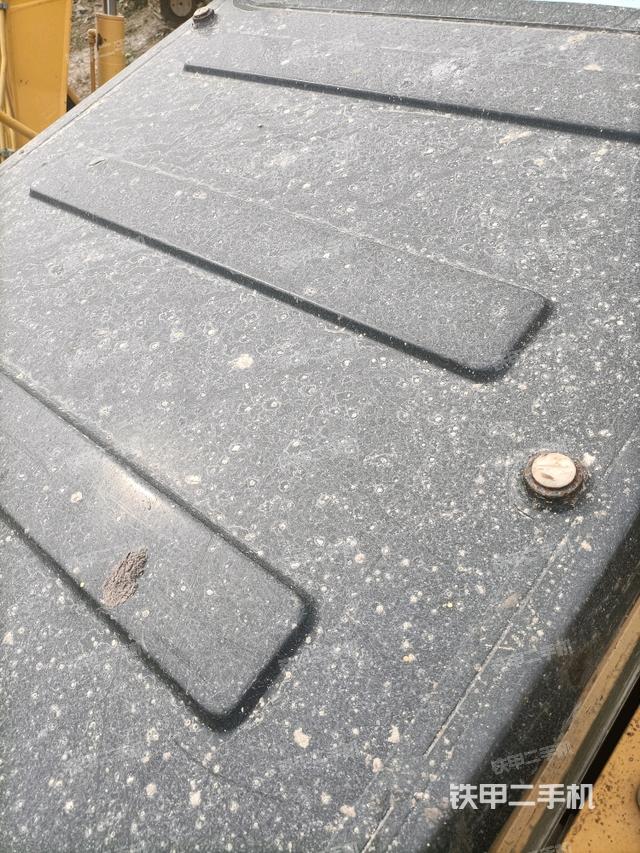 驾驶室顶部(整机外观) 驾驶室顶部(整机外观)