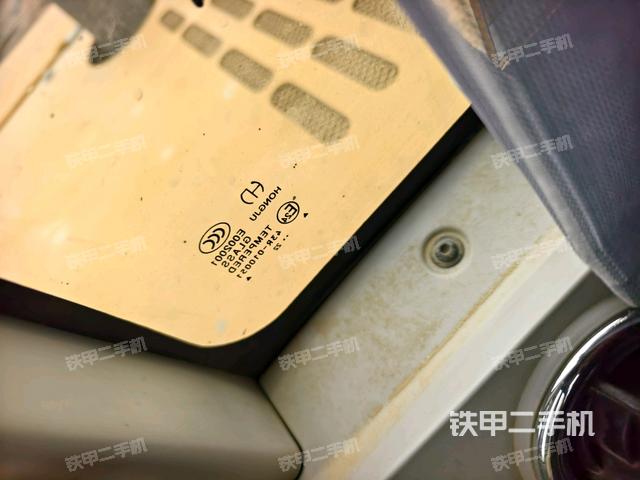 后窗玻璃角标(驾驶室部分) 后窗玻璃角标(驾驶室部分)