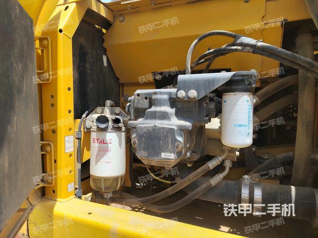 液壓泵艙室正面整體(整機(jī)外觀) 液壓泵艙室正面整體(整機(jī)外觀)