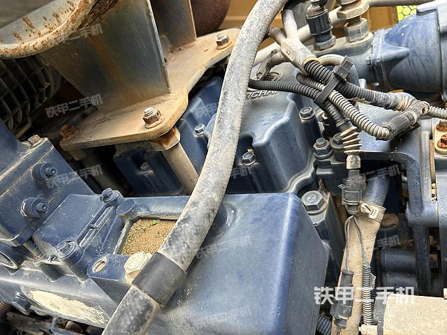 發(fā)動(dòng)機(jī)右側(cè)(整機(jī)外觀及大件) 發(fā)動(dòng)機(jī)右側(cè)(整機(jī)外觀及大件)