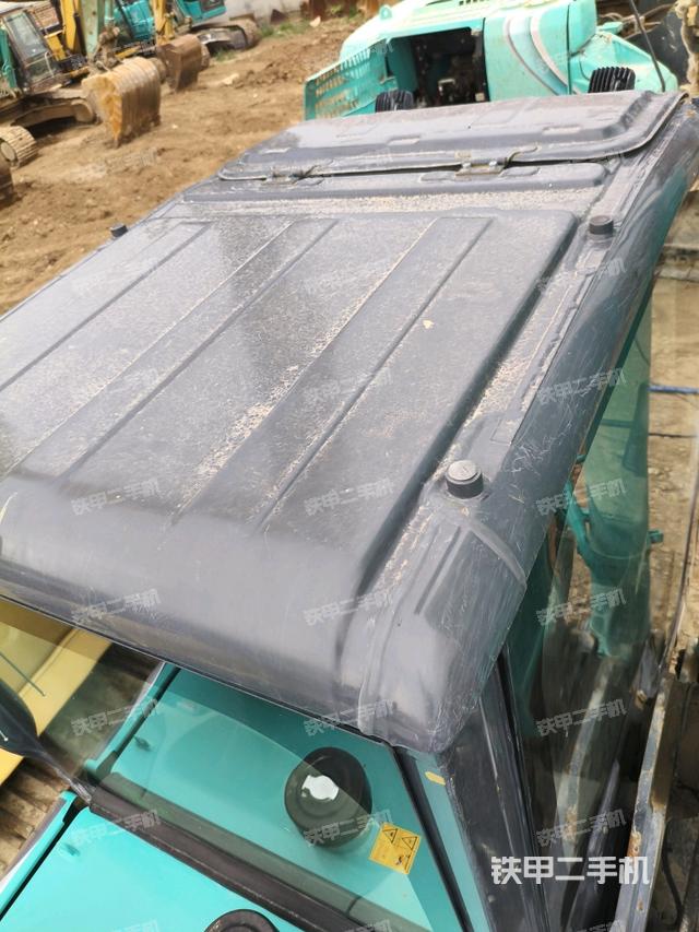 驾驶室顶部俯视(上车部件) 驾驶室顶部俯视(上车部件)