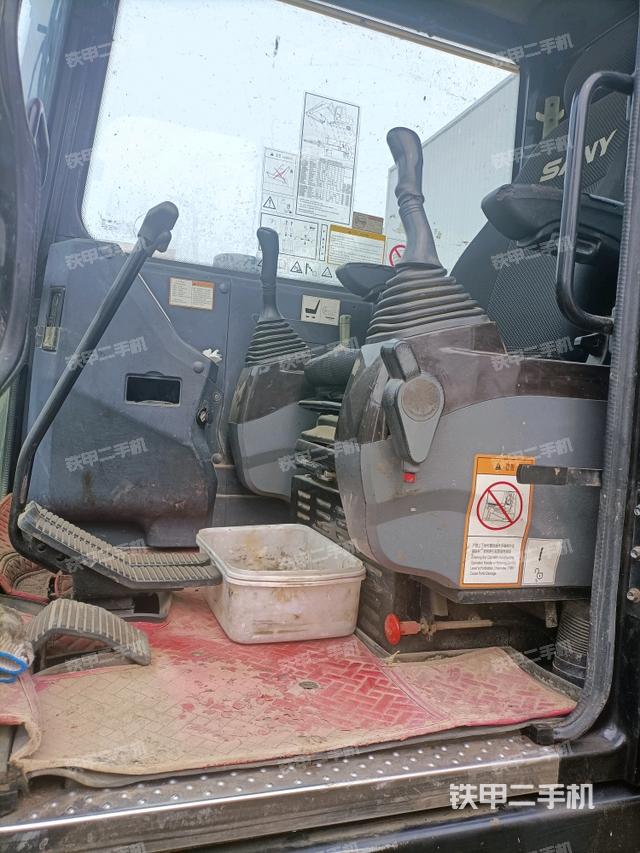 驾驶室整体(整机外观) 驾驶室整体(整机外观)