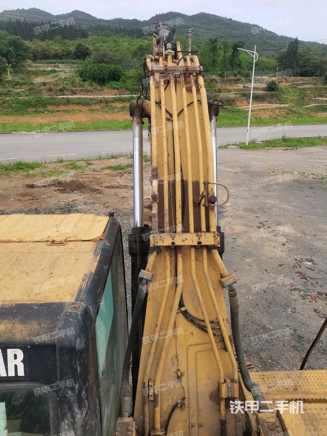 大臂背部俯視(工作和回轉(zhuǎn)裝置) 大臂背部俯視(工作和回轉(zhuǎn)裝置)