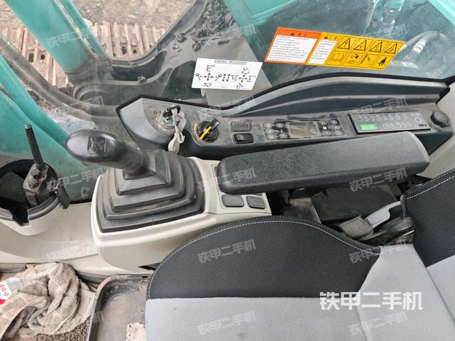 座椅右側(cè)控制臺(tái)/鑰匙門/油門/含右手柄（駕駛室部分）