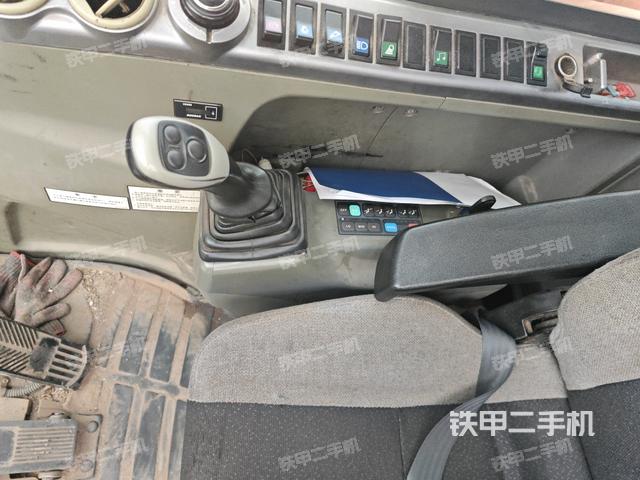 座椅右側控制臺/鑰匙門/油門/含右手柄（駕駛室部分）