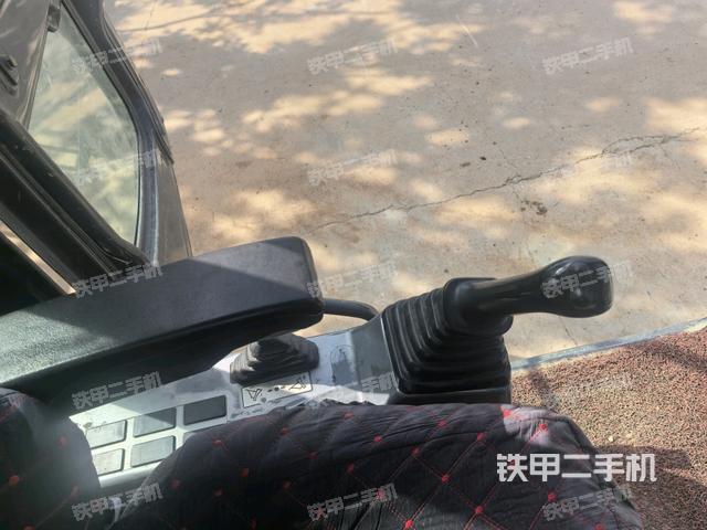 座椅左側(cè)控制臺(tái)/音響/含左手柄(駕駛室部分) 座椅左側(cè)控制臺(tái)/音響/含左手柄(駕駛室部分)