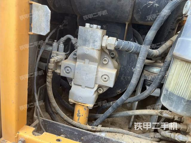 液壓泵艙室正面整體(整機(jī)外觀) 液壓泵艙室正面整體(整機(jī)外觀)