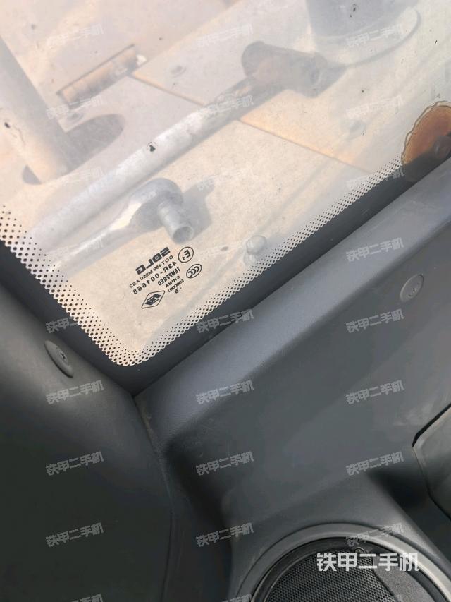 左后方玻璃角標(biāo)(駕駛室部分) 左后方玻璃角標(biāo)(駕駛室部分)