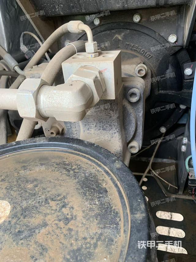 液壓泵艙室正面整體(整機(jī)外觀) 液壓泵艙室正面整體(整機(jī)外觀)