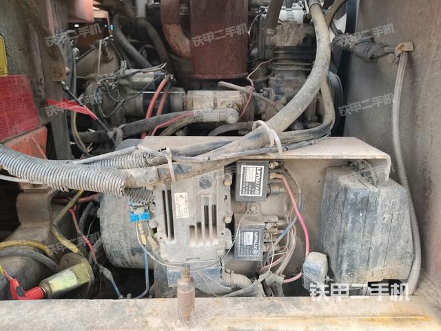 液壓泵艙室正面整體(整機(jī)外觀) 液壓泵艙室正面整體(整機(jī)外觀)