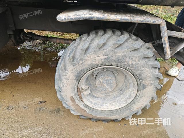 右驅動輪（行走機構）