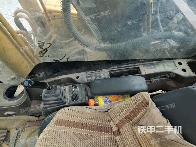 座椅右側(cè)控制臺(tái)/鑰匙門/油門/含右手柄(駕駛室部分) 座椅右側(cè)控制臺(tái)/鑰匙門/油門/含右手柄(駕駛室部分)