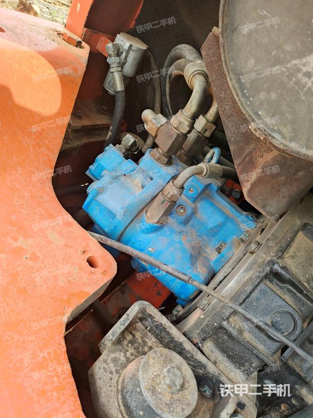 液壓泵艙室正面整體(整機(jī)外觀) 液壓泵艙室正面整體(整機(jī)外觀)