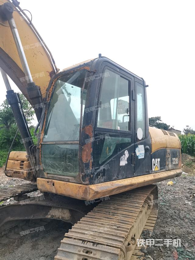 駕駛室左前45度(駕駛室部分) 駕駛室左前45度(駕駛室部分)