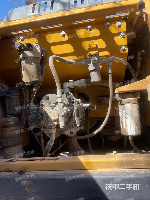 液壓泵艙室正面整體（整機(jī)外觀）