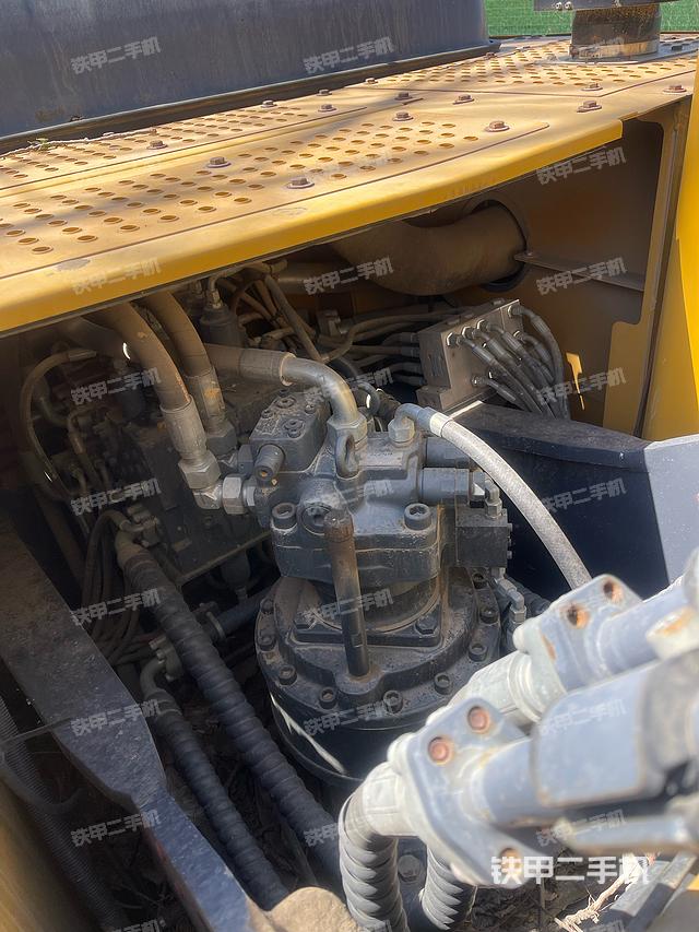 回轉(zhuǎn)馬達(dá)和主控閥（整機(jī)外觀）