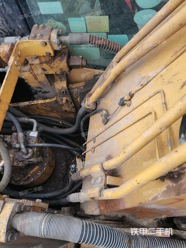 大臂根部?斜視(工作和回轉(zhuǎn)裝置) 大臂根部?斜視(工作和回轉(zhuǎn)裝置)